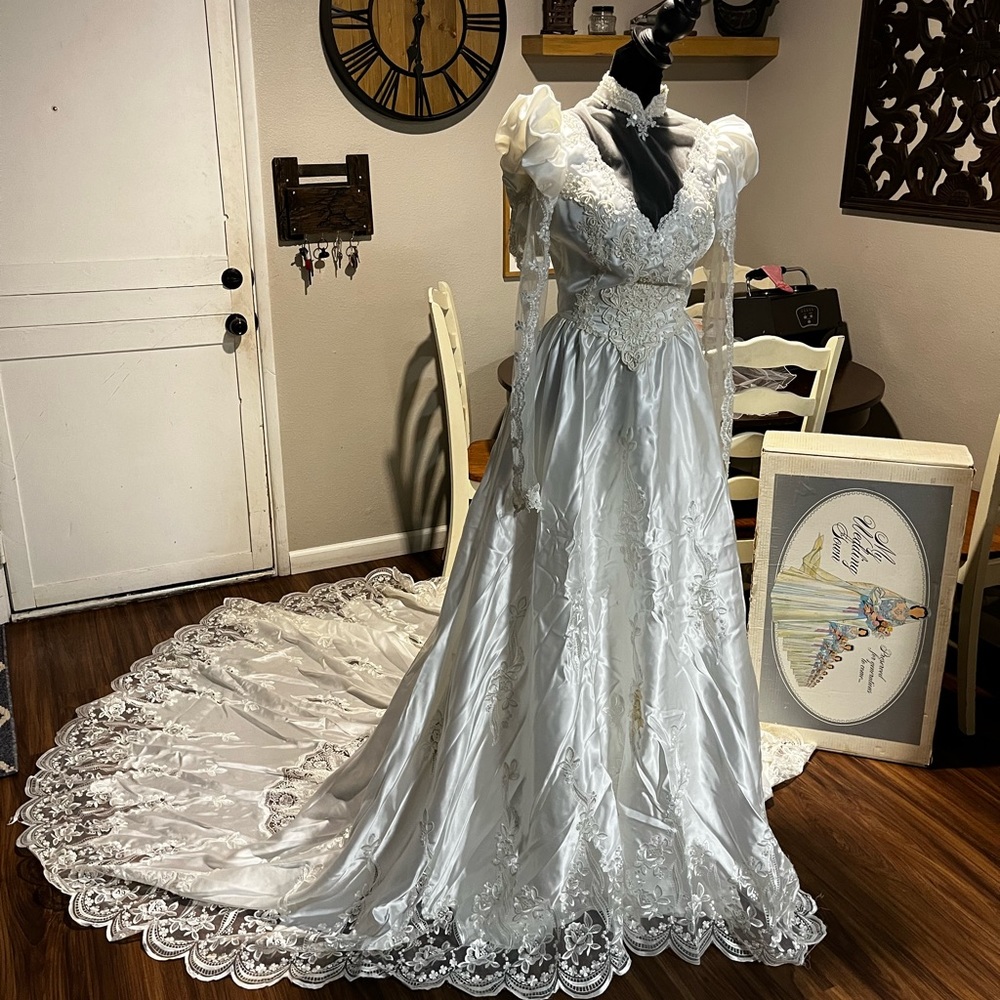 Vintage 80s-90s wedding dress gown & veil modest XS 2/4